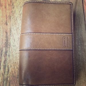 Leather Coach Wallet! Like new, great condition!